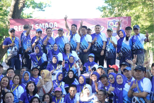 Bersama Kabarharkam Polri, Walkot Munafri Lepas Peserta Jalan Sehat SMADA 88 Makassar
