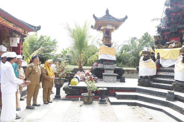 Panen Melimpah, Bupati Apresiasi Tradisi Ngaturan Sarin Tahun di Desa Benteng