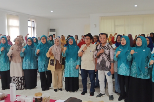 Konsorsium Sultanbatara dan PKK Sulsel Gelar Bimtek Teknologi Hijau Fashion