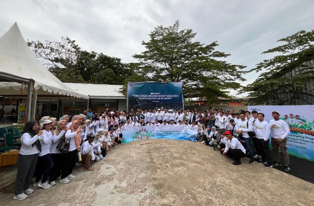 Aksi Bersih Lingkungan di Untia, PLN UIP Sulawesi Kumpulkan Ribuan Botol Plastik