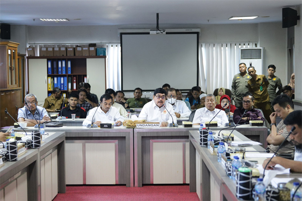 Ngadu ke DPRD Sulsel, Hayat Gani Desak Pemprov Bayar Hak Kepegawaian Rp8 Miliar