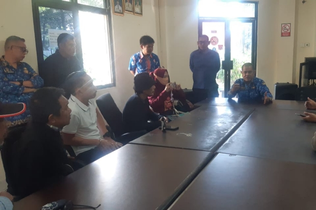 Warga Protes Tembok Perumahan Dibobol Orang Diduga Suruhan Legislator Makassar