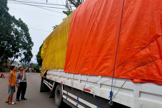 Ditlantas Polda Sulsel Tindak 226 Kendaraan Muatan Berlebih