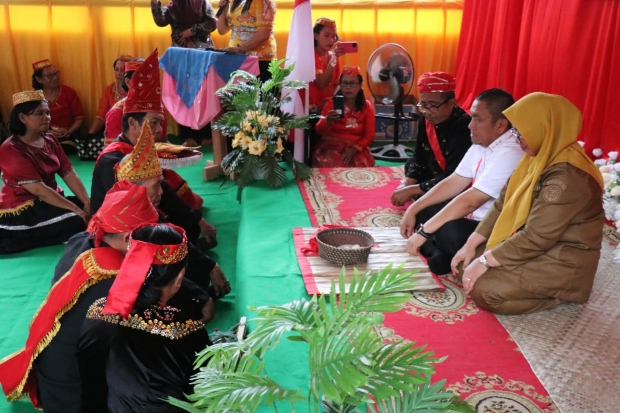 Hadiri Adat Pekasiwia, Bupati-Wabup Lutim Resmi Jadi Keluarga Besar To Pamona