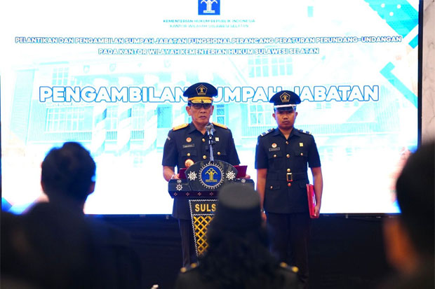 Kakanwil Kemenkum Sulsel Lantik Perancang Peraturan Perundang-undangan Madya