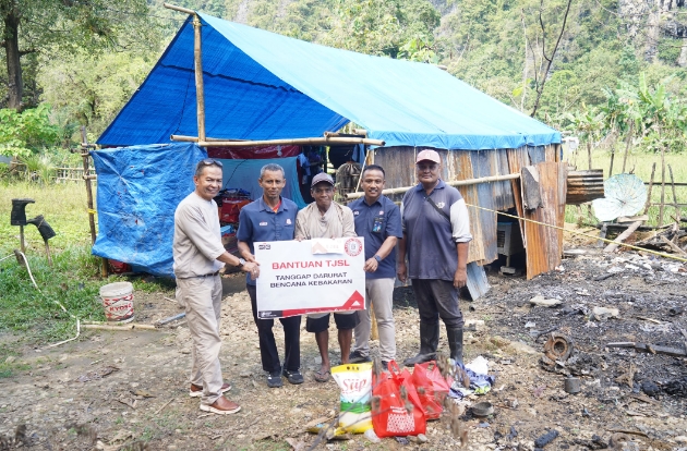 PT Semen Tonasa Salurkan Bantuan untuk Korban Kebakaran di Dusun Leang Lonrong