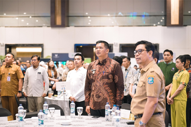 Bersama Menteri Komunikasi, Bupati Uji Nurdin Hadiri HIPMI Sulsel X MVT Connet 2025