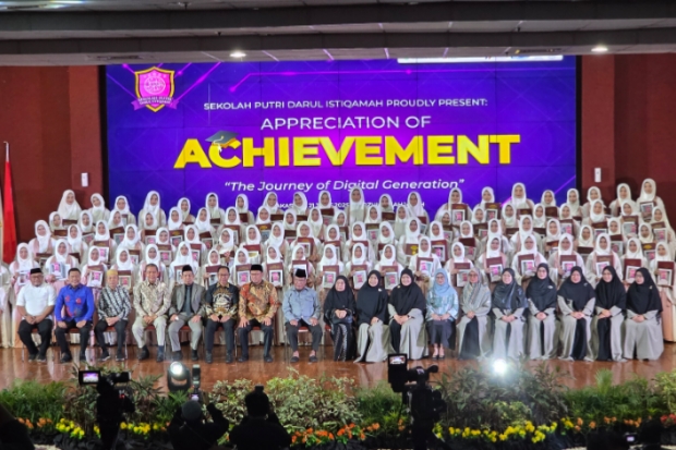 SPIDI Maros Wisuda 133 Santriwati, Cetak 400 Prestasi Dalam Setahun
