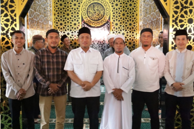 Konsisten Salat Jemaah di Masjid, 5 PNS dan PPPK Lutim Berangkat Umrah Gratis