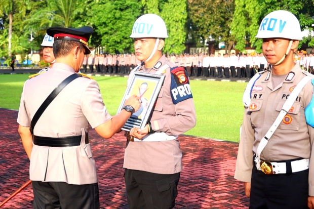 137 Personel Polda Sulsel Diganjar Penghargaan, 10 Dihukum PTDH