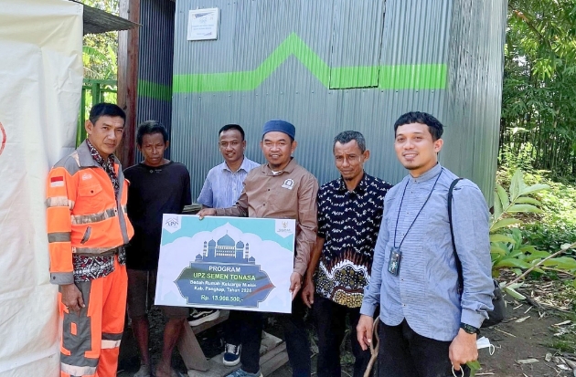 Semen Tonasa Bedah Rumah untuk 4 Keluarga di Pangkep