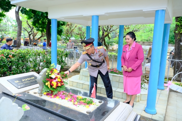 Hari Bhayangkara ke-79, Polda Sulsel Tabur Bunga di Makan Pahlawan Panaikang