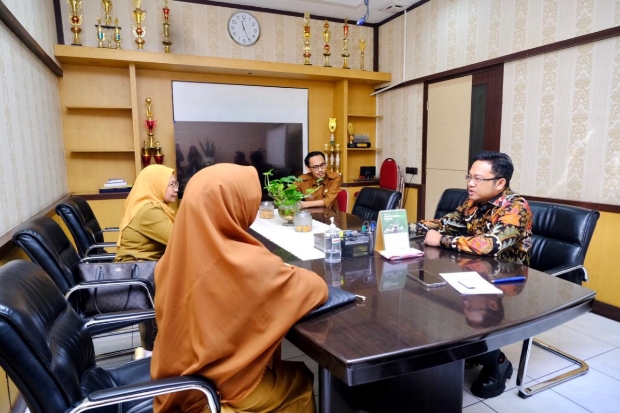 Wabup Gowa Temui Kadis PUPR Sulsel, Bahas Perbaikan Jalan Rusak ke Malino
