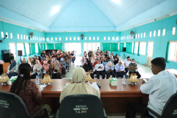 DPPKB Lutim Gelar Sosialisasi “Menjadi Orang Tua Hebat” untuk Kader BKB