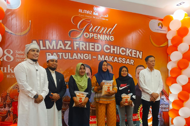 Almaz Fried Chicken Buka Cabang di Ratulangi Makassar, Serap Tenaga Kerja Lokal