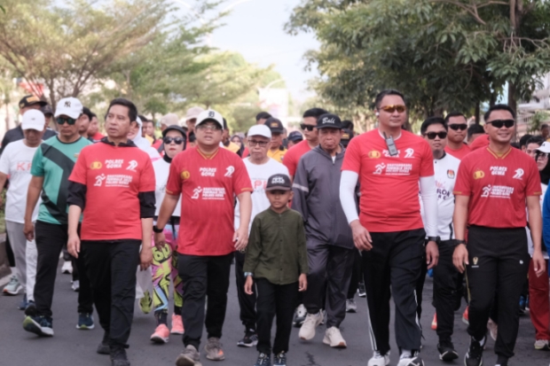 Ratusan Orang Ikuti Bhayangkara Fun Walk di Gowa