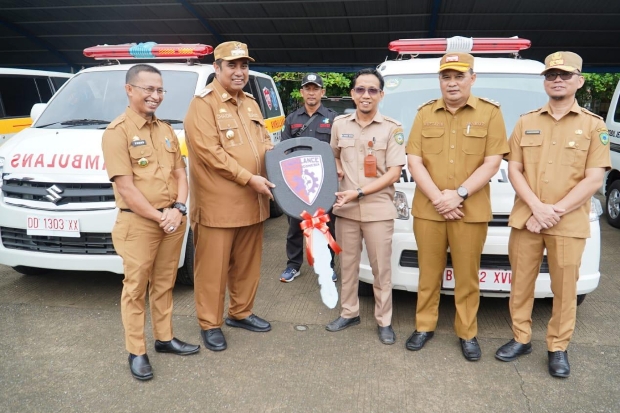 Puskesmas dan RS Camba Maros Terima Ambulans Baru