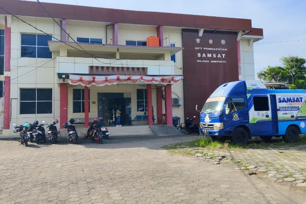 Warga Keluhkan Pelayanan di UPT Samsat Jeneponto