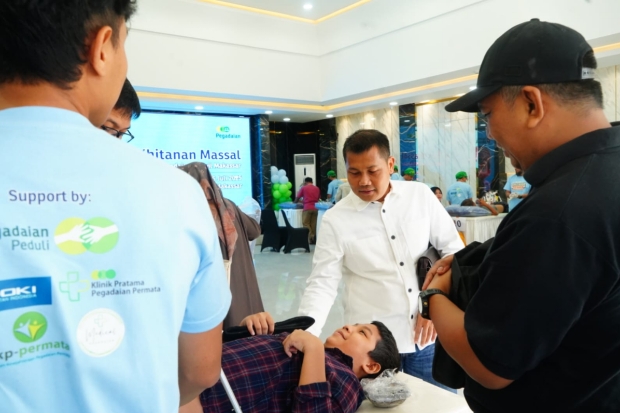 Komitmen TJSL, Pegadaian Makassar Khitankan 200 Anak secara Gratis