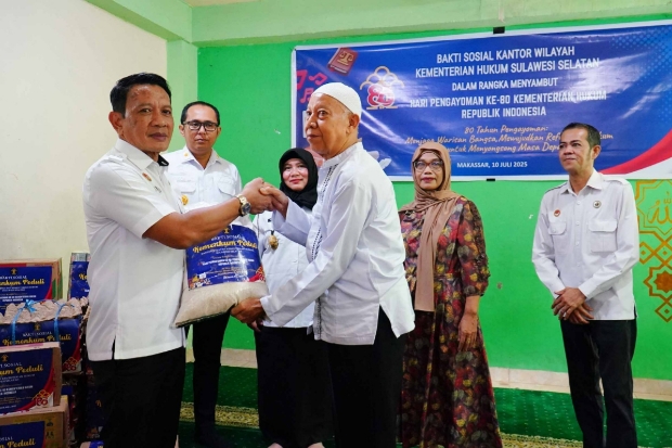 Kemenkum Sulsel Berbagi ke Panti Asuhan Sambut Hari Pengayoman ke-80