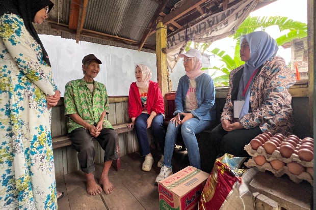 TP PKK dan Bhayangkari Gowa Salurkan Bantuan untuk KME di Tinggimoncong