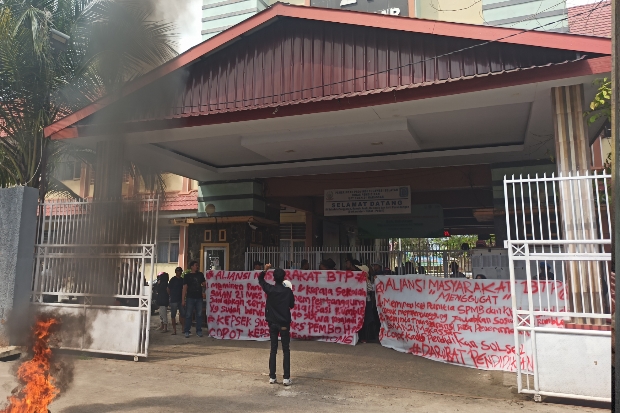 Unjuk Rasa di SMAN 21 Makassar, Aliansi Masyarakat BTP Tuntut Transparansi SPMB