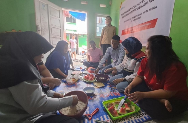 Pertamina Latih UMKM di Makassar Olah Limbah Pangan Jadi Camilan