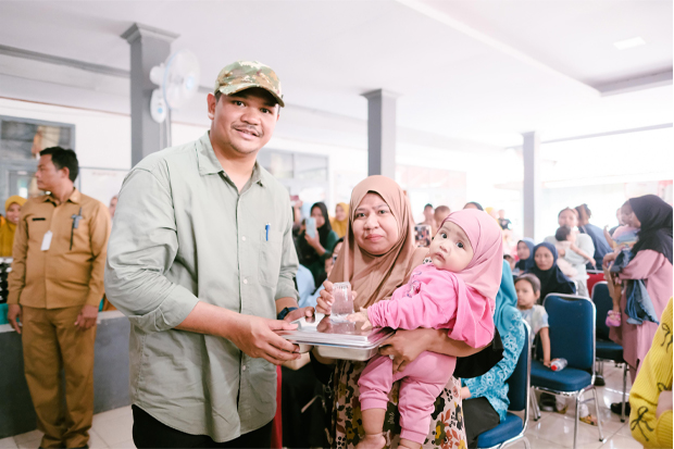 Bupati Bantaeng Uji Nurdin Salurkan MBG untuk Ibu Hamil, Laktasi dan Anak Balita