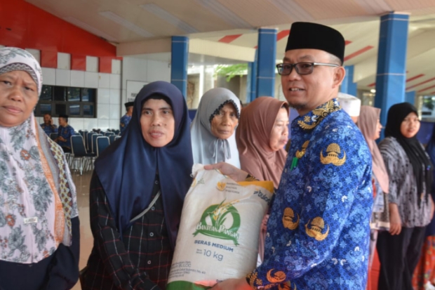 21.458 Keluarga di Maros Terima Bantuan Beras 20 Kg