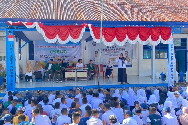 Siswa SMPN 48 Makassar Diedukasi Tentang Bahaya Kekerasan dan Judi Online