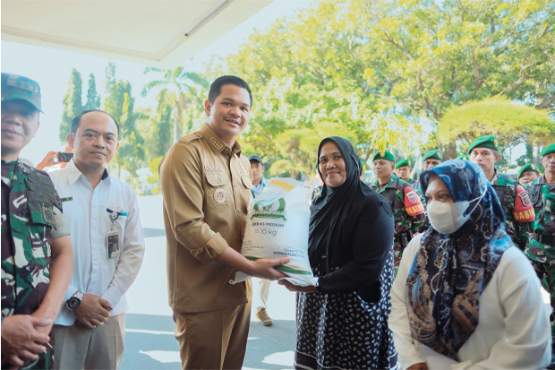16 Ribu Warga Bantaeng jadi KPM, Bupati Uji Nurdin Lepas Penyaluran Bantuan Pangan Beras Bulog