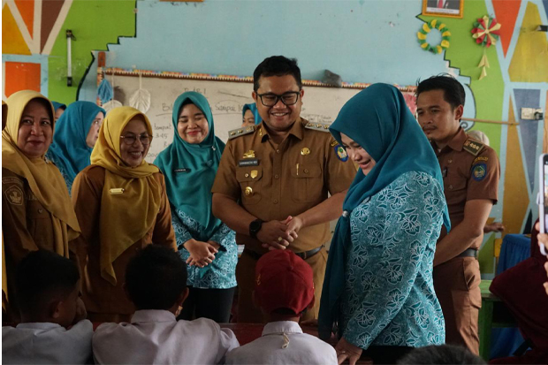 Wabup Darmawangsyah Tinjau Pemeriksaan Kesehatan Gratis Siswa di SD Center Malakaji