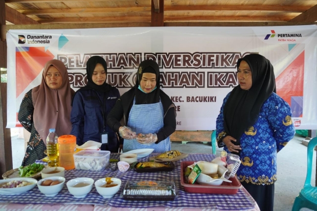 Pertamina Dukung UMKM Perempuan Olah Bandeng Presto untuk Ekonomi Keluarga