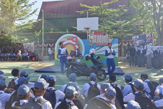 Duta #Cari_Aman Honda Edukasi 500 Siswa SMKN 4 Gowa