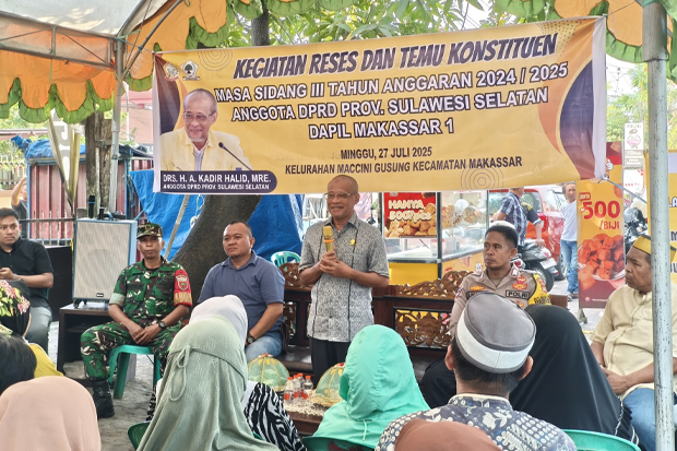 Kadir Halid Siap Perjuangkan Warga Maccini Gusung Terima Bantuan Bedah Rumah