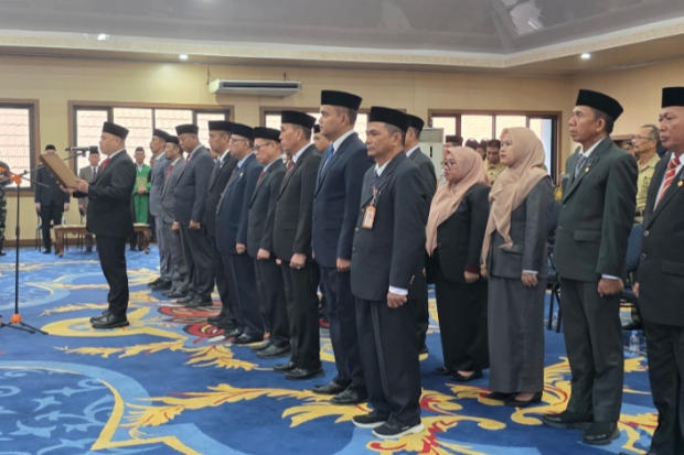 Chaidir Syam Lantik 25 Pejabat Eselon II Lingkup Pemkab Maros