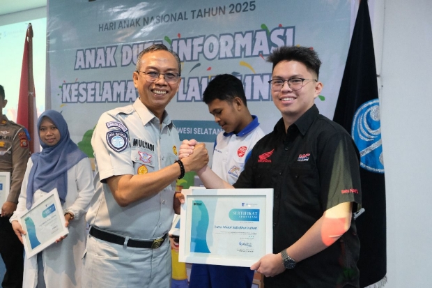 Gencar Edukasi Safety Riding, Asmo Sulsel Terima Penghargaan dari Jasa Raharja