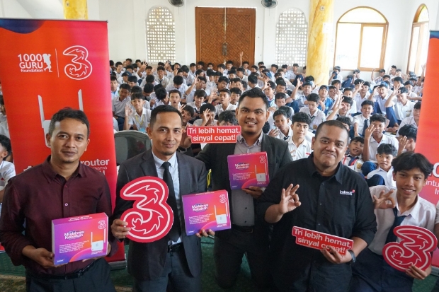 Tri Tebar 1.000 Unit Router ke Ratusan Sekolah di Pelosok Indonesia