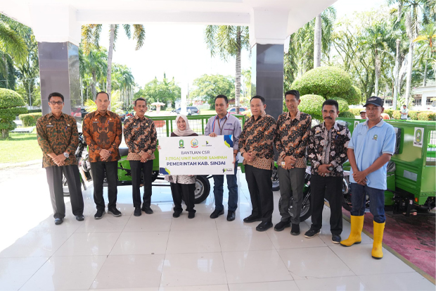 Bupati Sinjai Terima Bantuan Motor Sampah dari Bank Sulselbar