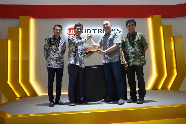 Astra UD Trucks & Patra Logistik Jalin Kerja Sama Pemeliharaan Armada BBM