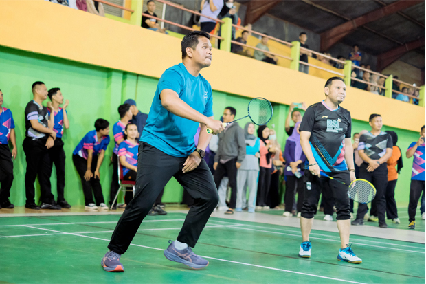 Buka Turnamen Bulutangkis Bupati Bantaeng Cup, Uji Nurdin Menangkan Pertandingan Eksebisi