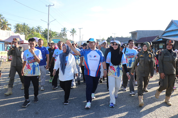 Bupati Lutim Ibas Lepas Ratusan Peserta Jalan Sehat Juara Chapter 2