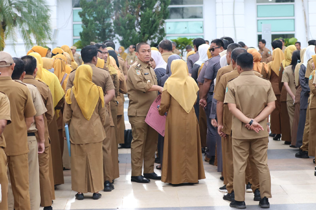 Bupati Ibas Sidak Apel Pagi, Puluhan Pegawai Terciduk Main HP dan Duduk saat Sekda Sambutan