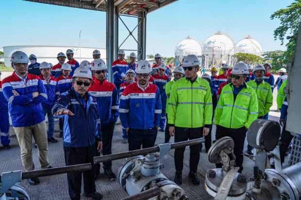 Pastikan Sarfas & Layanan Prima, Dirut Pertamina Patra Niaga Cek Terminal LPG di Makassar