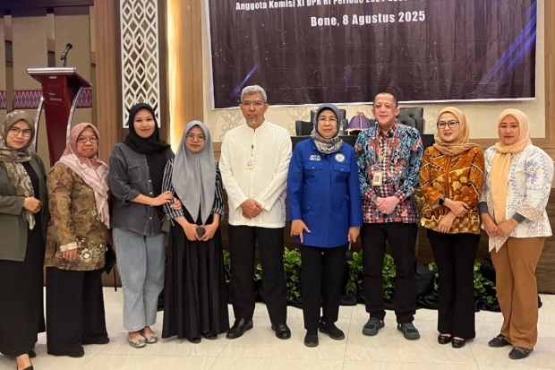 OJK Gelar Edukasi Keuangan di Bone, Sasar Pelajar hingga Emak-emak