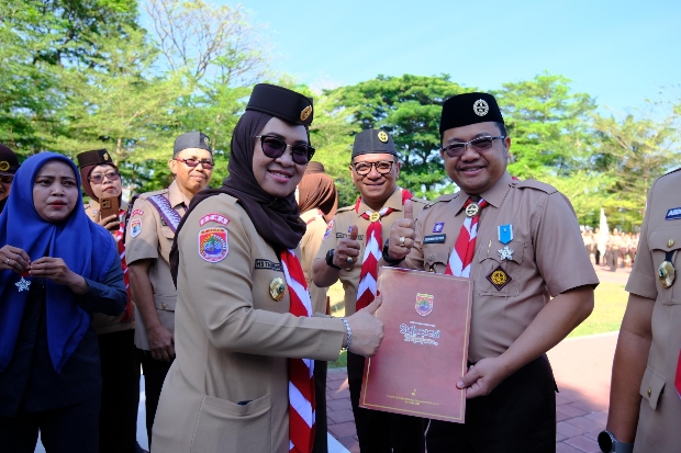 Wabup Gowa Terima Tanda Penghargaan Lencana Pancawarsa II