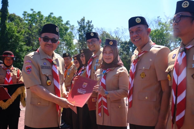 Andi Tenri Indah Terima Penghargaan Lencana Pancawarsa III