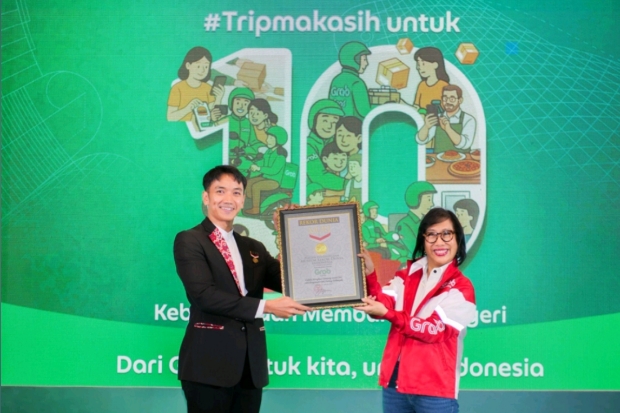 5.000 Mitra Pengemudi Grab Hias Tumpeng di 80 Kota Masuk Rekor MURI