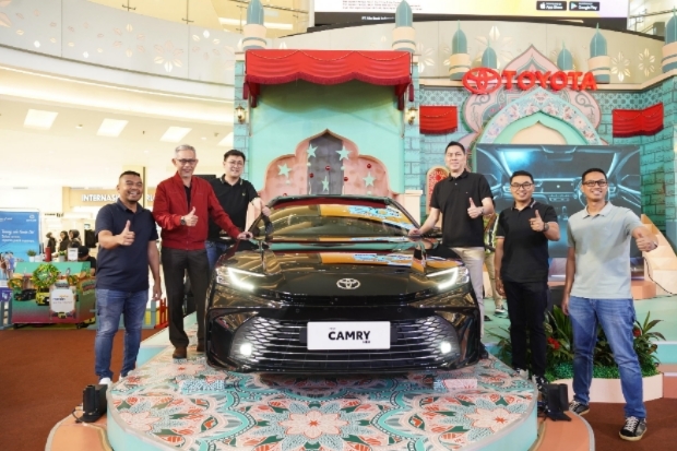 Kalla Toyota Kuasai Pasar Mobil Hybrid di Sulawesi