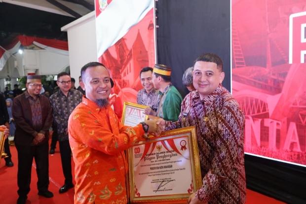 Pemkot Makassar Raih Penghargaan sebagai Daerah Tingkat Kemiskinan Terendah